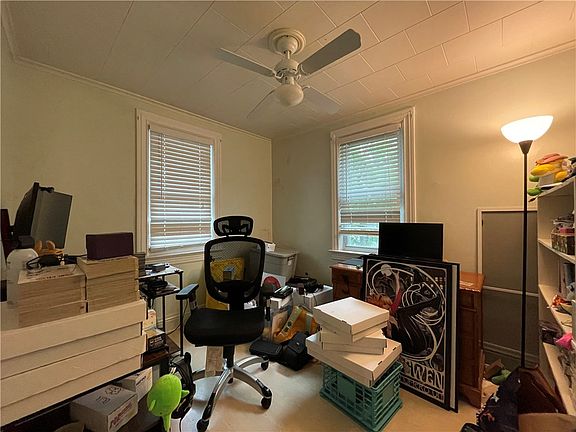 4th image of 76 Gold St