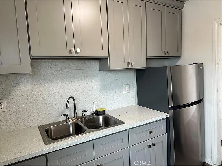 8803 S Hoover St — Photo 3