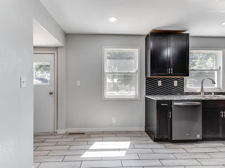 1712 N Belmont Ave — Photo 10