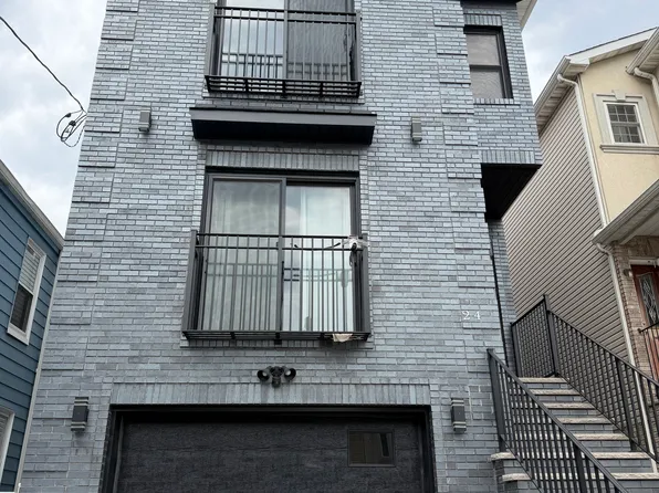 24 Cleveland Ave #1, Harrison, NJ 07029