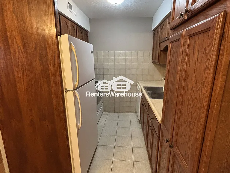 7815 Douglas Ave #102 — Photo 7
