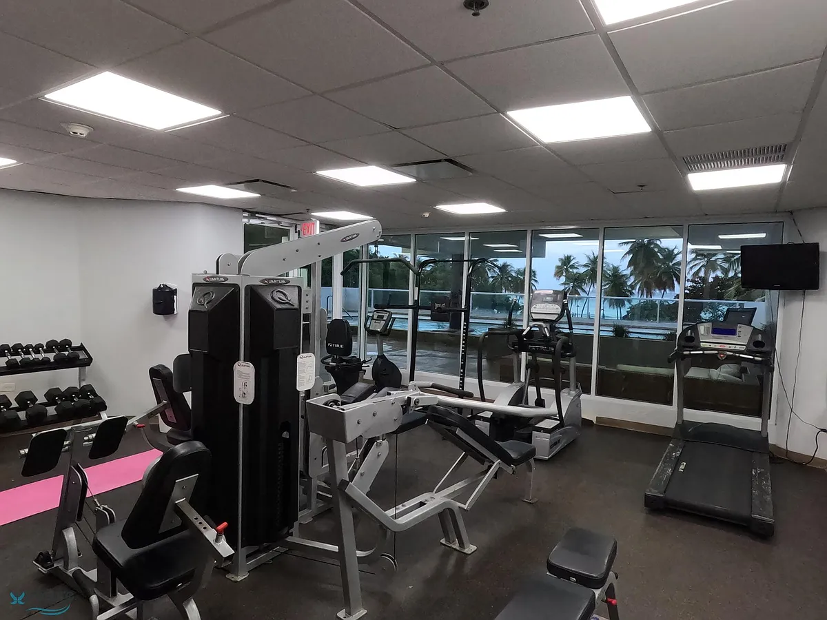 Building Photo - 1048 Isla Verde Ave #1001