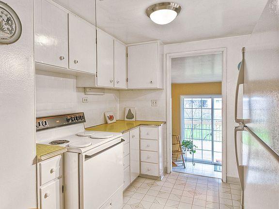 Sweet kitchen open to large mudroom/pantry area.