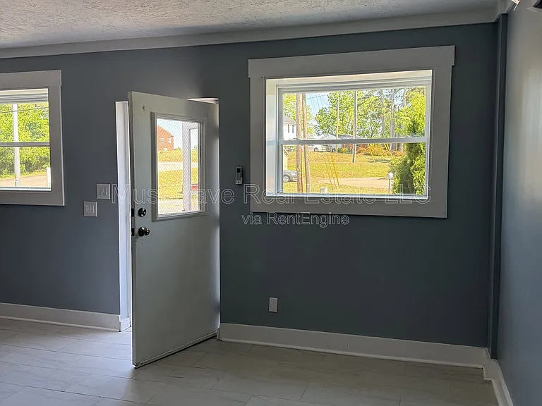 404 W Main St #B — Photo 4