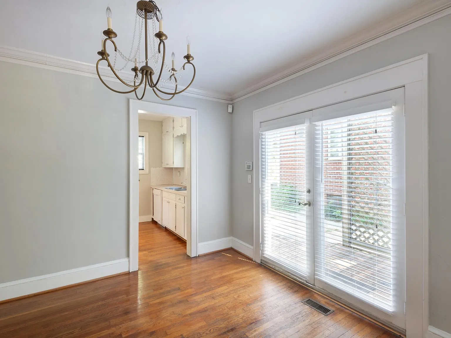 4 bed, 1800 sqft, $3,400 — Photo 4
