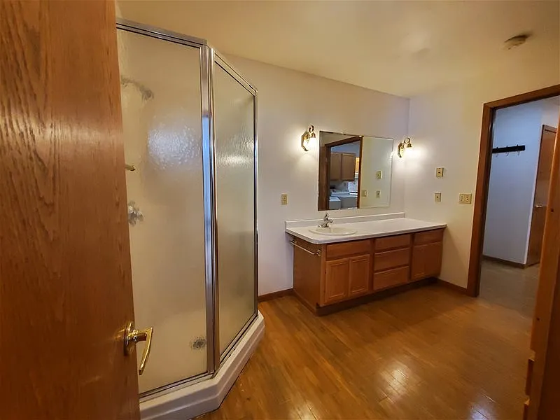 3 bed, 2.0 bath, 1600 sqft, $1,350 — Photo 4