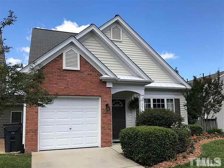 207 Mannington Dr — Photo 2