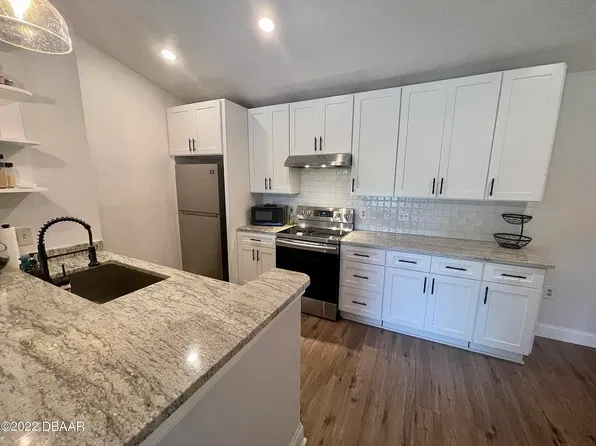 940 Village Trl, Port Orange, FL