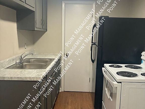 5th image of 3878 Woodleigh Rd NW