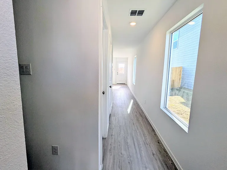 911 Blue Heron Dr — Photo 7