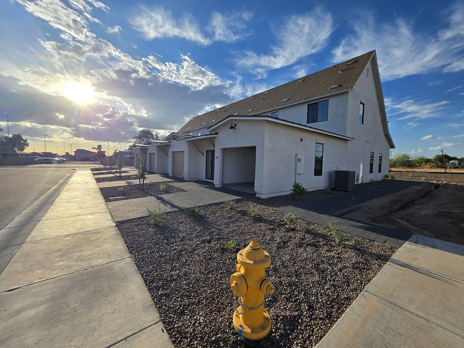 3 bed, 2.5 bath, 1818 sqft, $2,110 — Photo 2