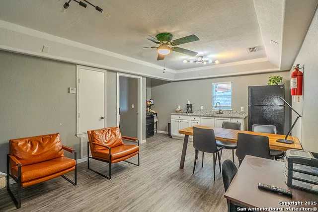 2 bed, 1.0 bath, 800 sqft, $1,600 — Photo 1
