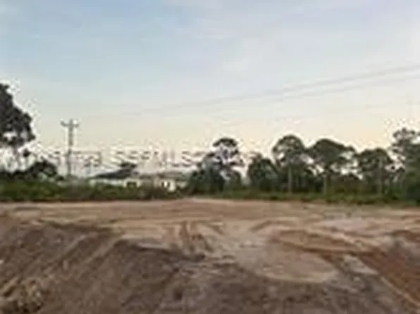 946 Columbus Blvd, Lehigh Acres, FL 33974