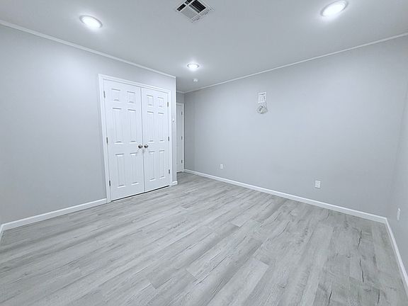 4th image of 172 Albion Ave #2