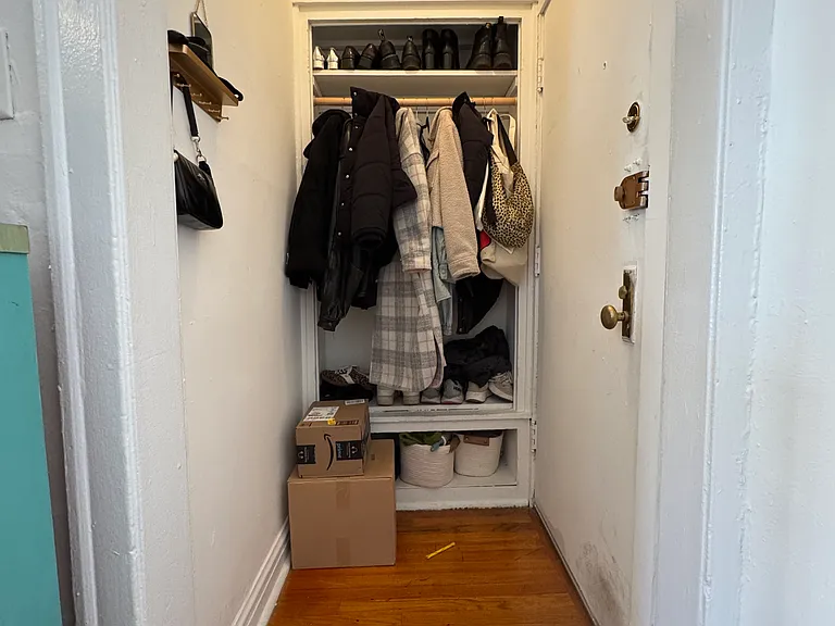 3812 N Pine Grove Ave — Photo 5