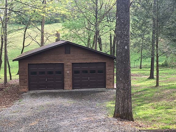 Beautful detached garage 