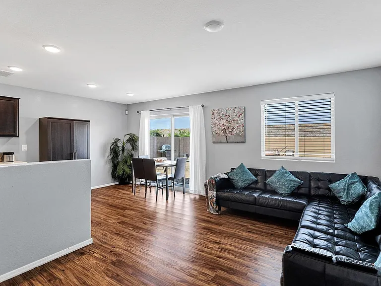 30517 N Oak Dr — Photo 5