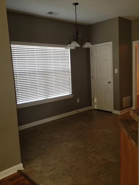 4 bed, 2.5 bath, 2420 sqft, $2,295 — Photo 2