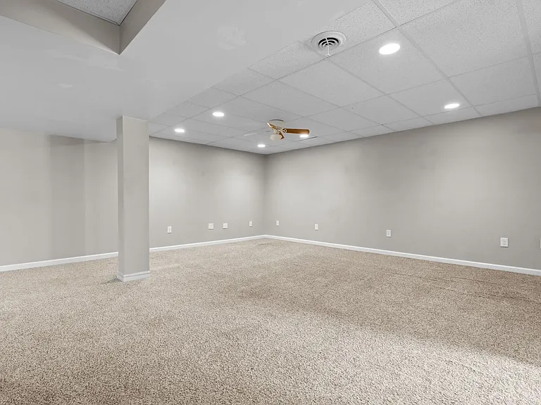 6593 Buckingham Palace Dr — Photo 41