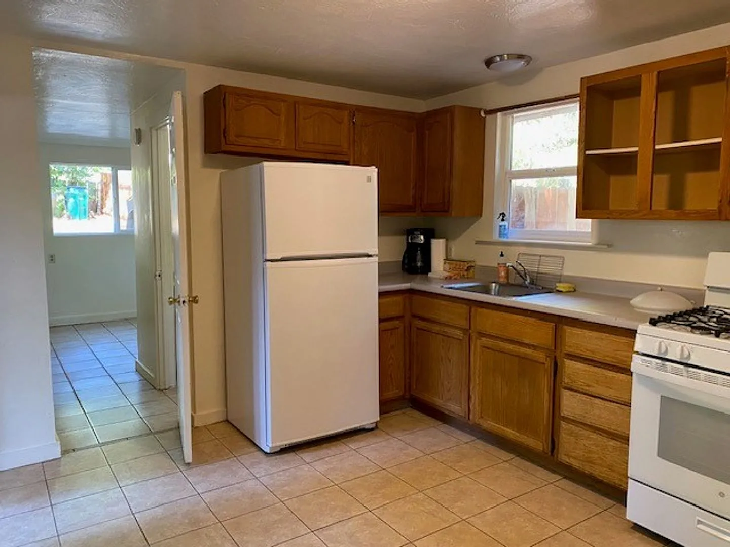 Shared Property with a Granny Cottage behind rented separately — Photo 3