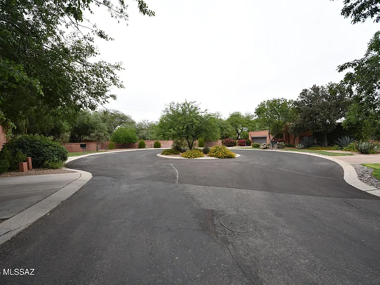 5120 E Woodgate Ln — Photo 1