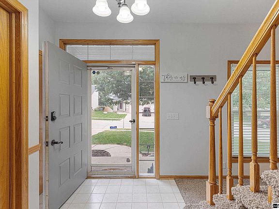 3rd image of 2616 Tulip Ln