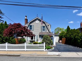 3893 Wansers Ln, Seaford, NY 11783