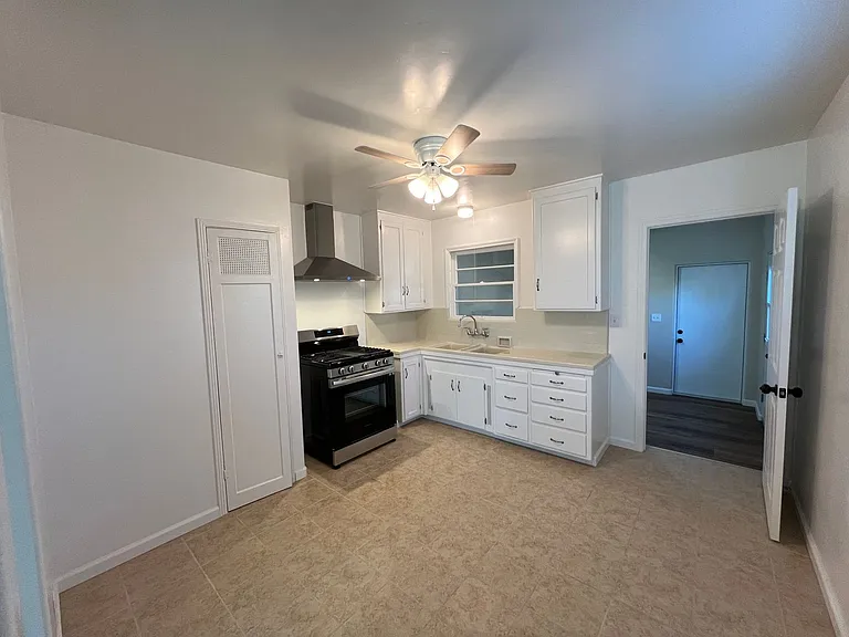 102 Village Rd — Photo 6