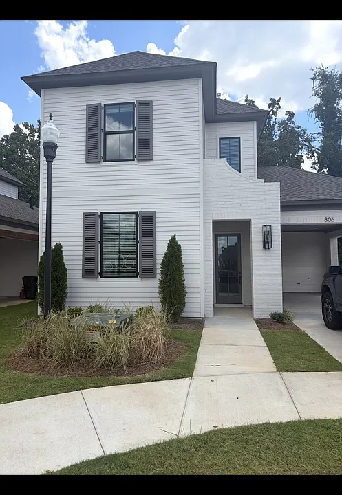 806 Lilla Ln