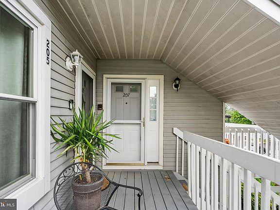 4th image of 207 Park Pl