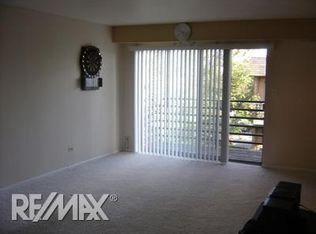 909 Buccaneer Dr APT 6, Schaumburg, IL