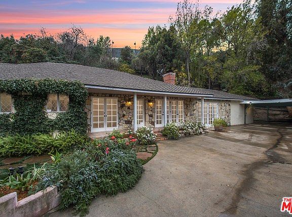 2nd image of 3811 Ventura Canyon Ave