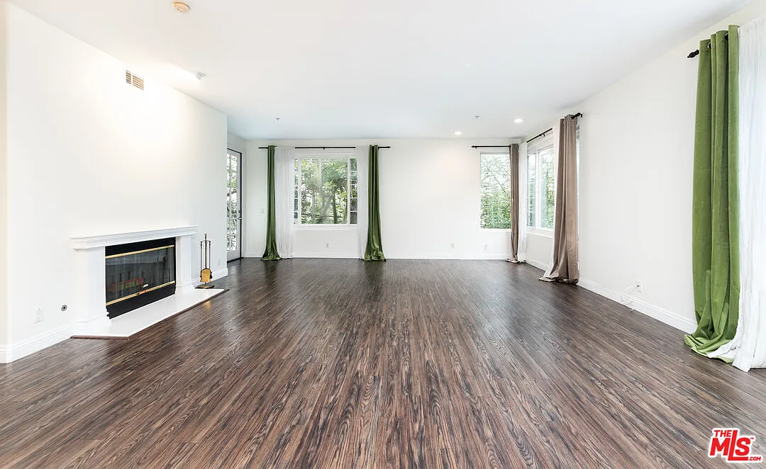 2 bed, 3.0 bath, 1751 sqft, $5,500 — Photo 2