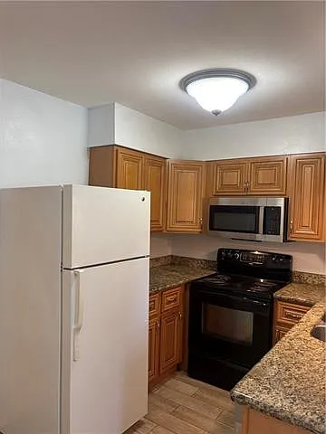 2 bed, 1.5 bath, 1000 sqft, $1,400 — Photo 3