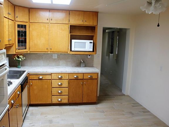 3rd image of 713 N Benton Ave