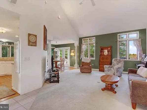 824 Hancock Dr, Gettysburg, PA 17325