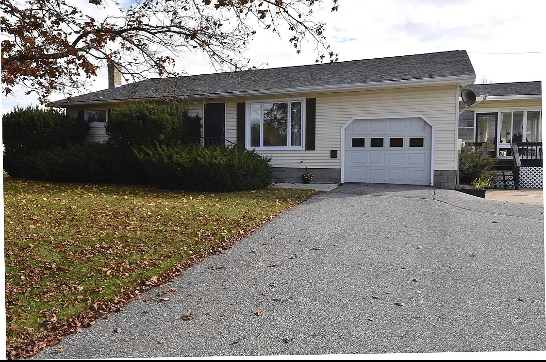 3 bed, 2200 sqft, $2,900 — Photo 1