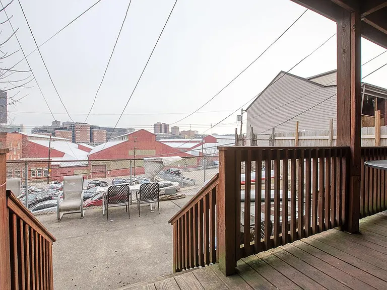 413 E Carson St — Photo 16