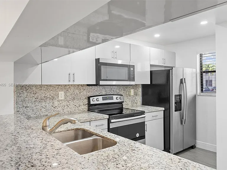 10145 NW 9th Street Cir #101 — Photo 4