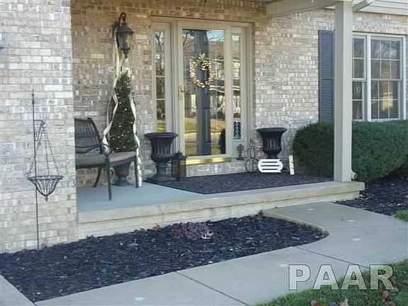3rd image of 40 Newberry Ct