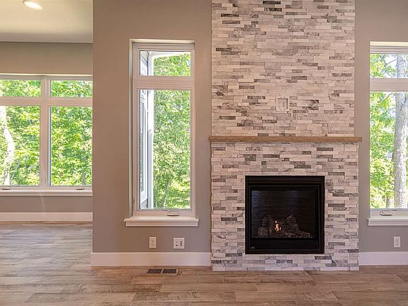 3rd image of 3055 Ridgeview Cir
