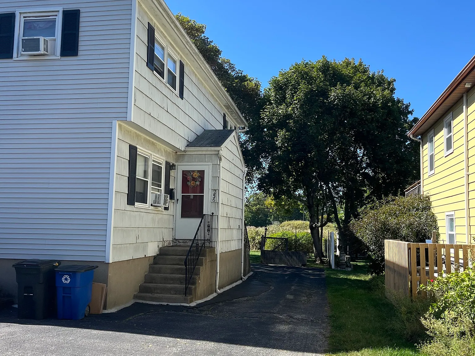 3 bed, 1.5 bath, 1040 sqft, $3,100 — Photo 1