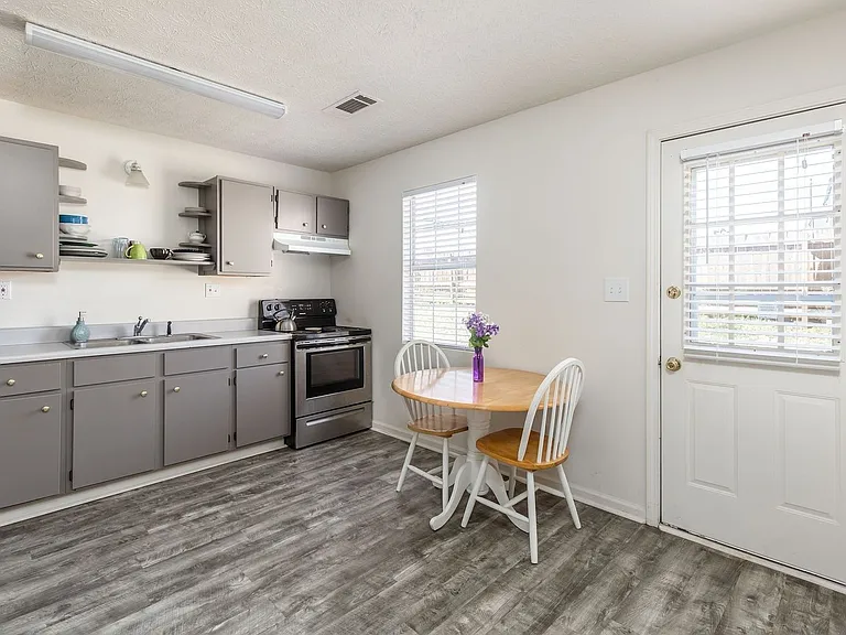 Banks Crossing Apartments — Photo 21