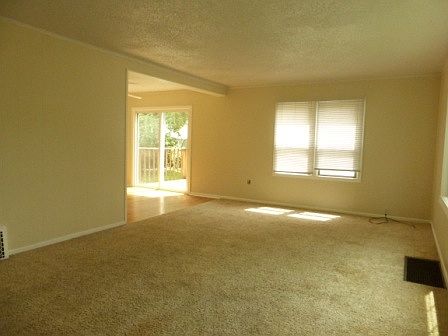 3rd image of 1424 Thayer Dr