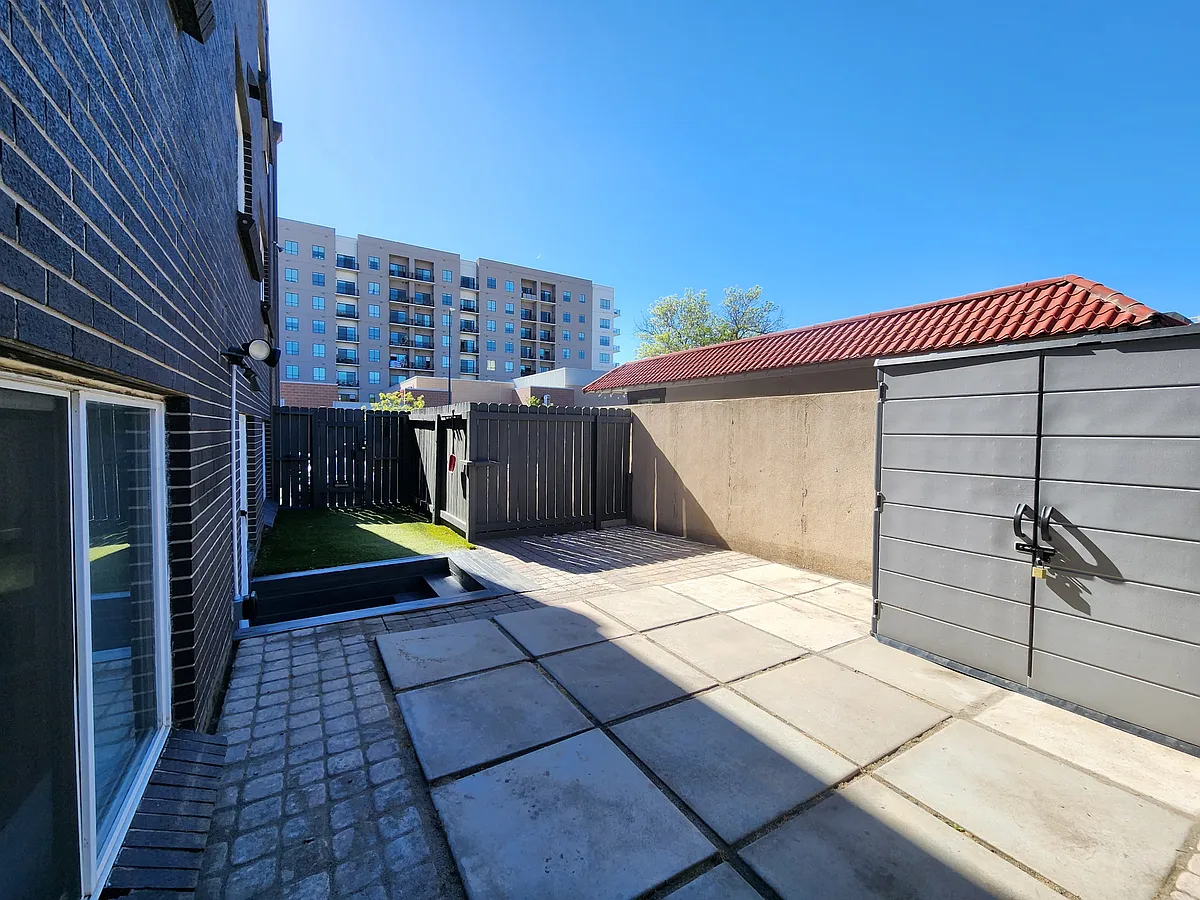 Building Photo - 656 N Logan St #1