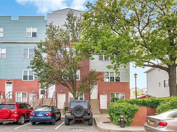 3rd image of 327 Admiral Ln #1327D