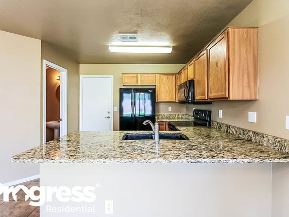 5th image of 102 S Parkwood Cir