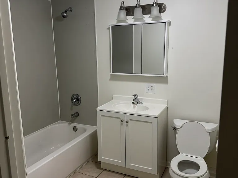 1103 N 15th Ave #2 — Photo 2