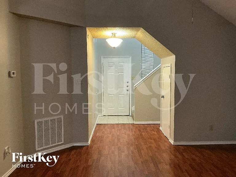 1733 Prescott Dr — Photo 3