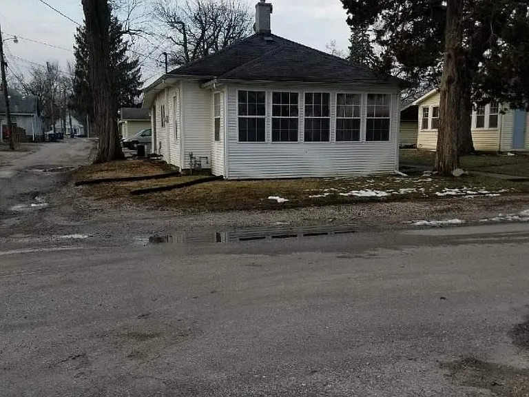 720 3rd Ave — Photo 2